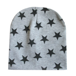 Детская шапка со звездами