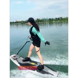 Электрическая доска для серфинга из углеродного волокна