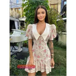 Элегантное мини-платье с цветочным принтом 2025