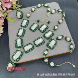 Комплект украшений Baroque с необработанным натуральным камнем и четырьмя вариантами дизайна