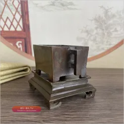 Коллекционная миниатюрная латунная курильница для благовоний "Ясли" с тройной ножкой, люксовый настольный декор