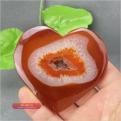 Сердце из натурального красного агата друзы