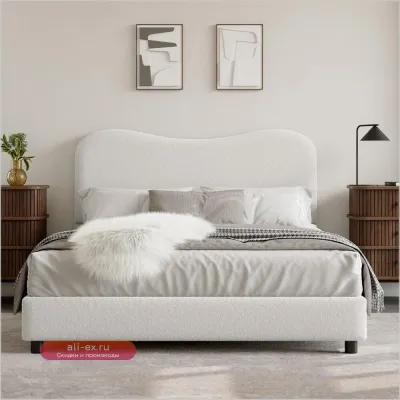 Кровать Senfot White Boucle с мягким изголовьем, низким профилем и закругленными углами