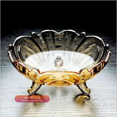 Хрустальная фруктовая тарелка 2025 на трех ножках - легкая роскошь для гостиной